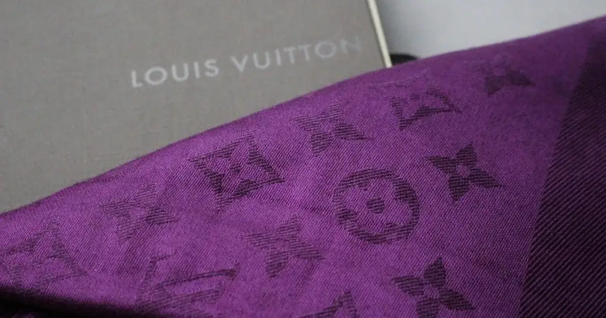 Zdjęcie Jak rozpoznać oryginał szala Louis Vuitton i uniknąć podróbek