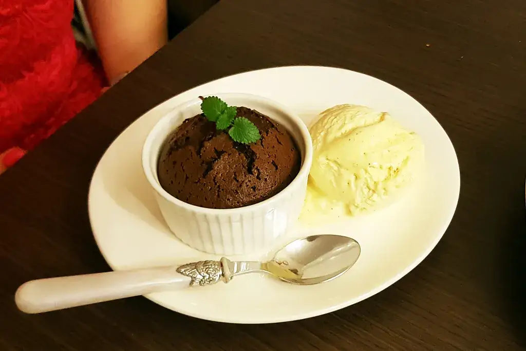 Zdjęcie Jakie właściwości jaj wykorzystuje się sporządzając idealny suflet czekoladowy?