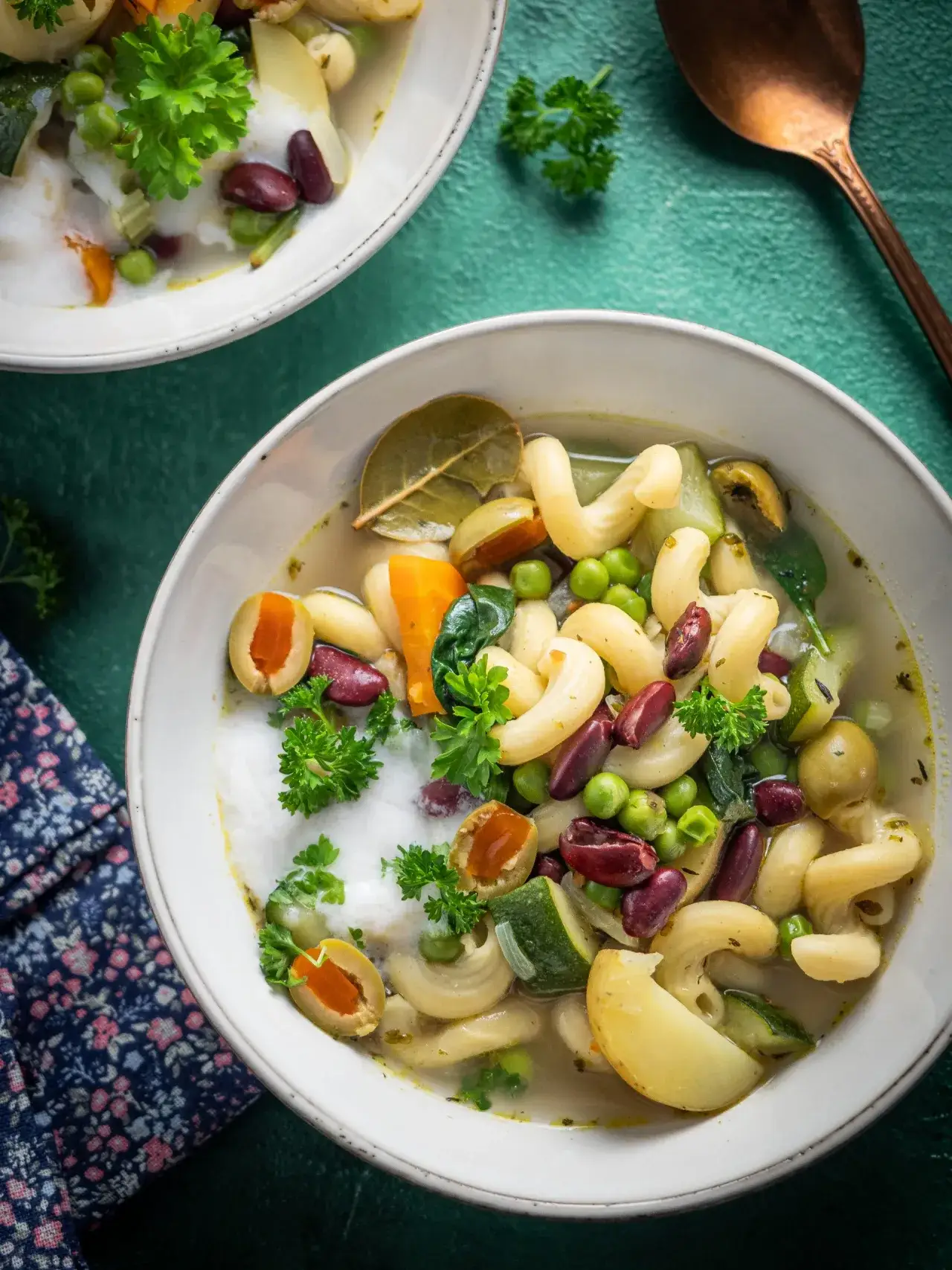 Zdjęcie Jakie zupy z makaronem warto spróbować? Przepisy na pyszne dania