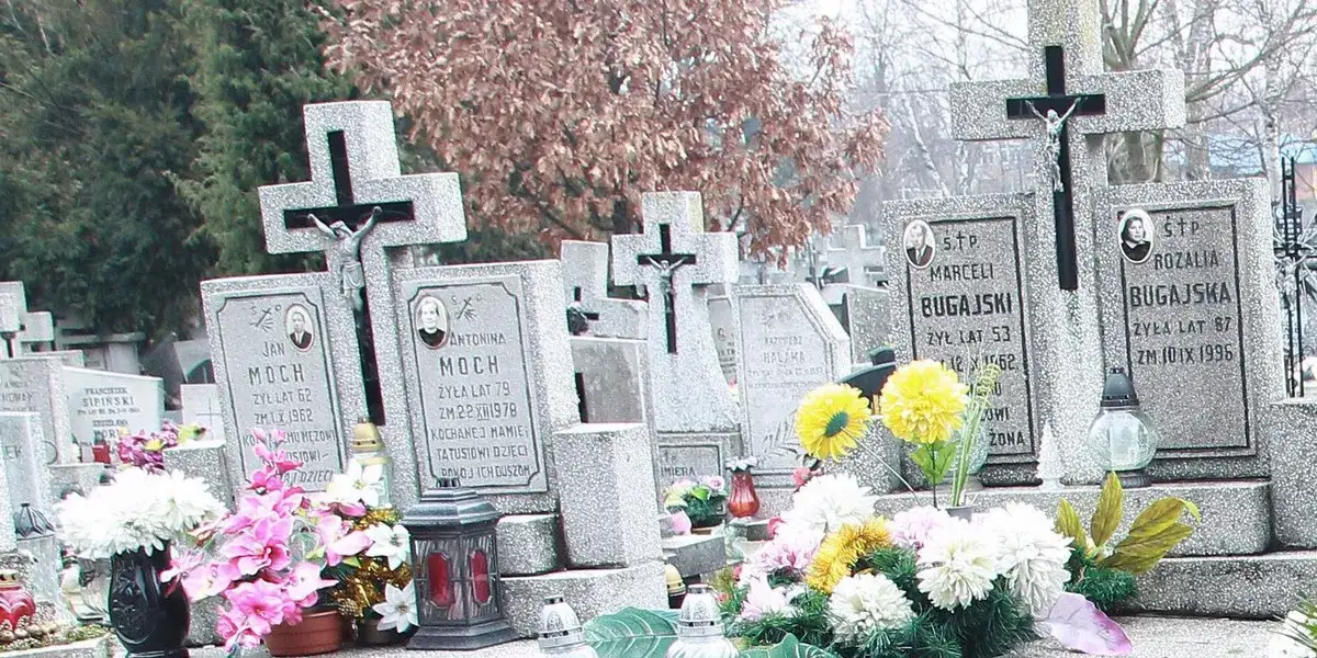 Zdjęcie Jak kupić miejsce na cmentarzu w Krakowie i uniknąć niepotrzebnych kosztów