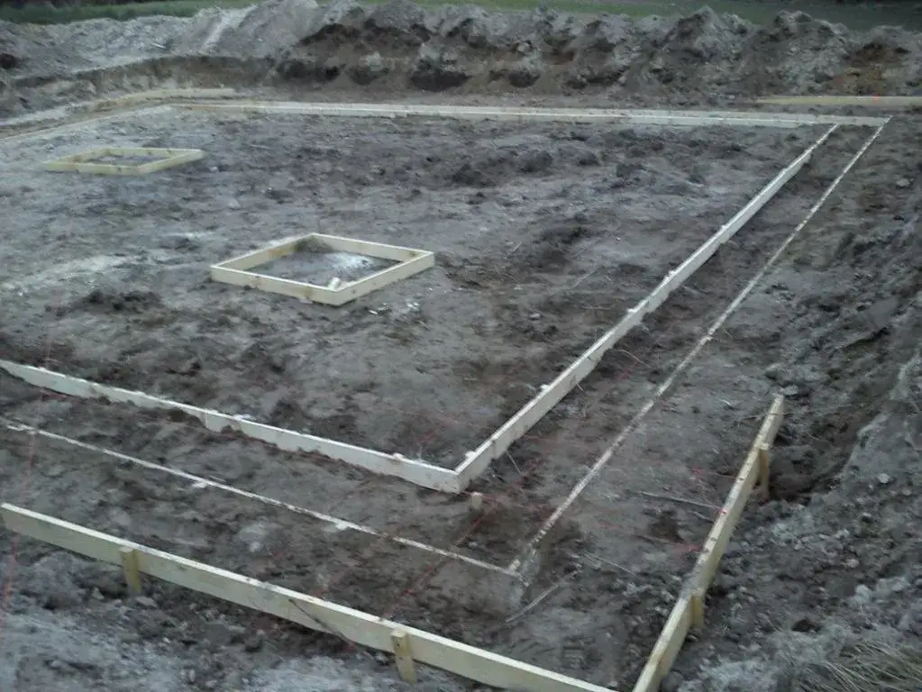 Zdjęcie Jakie deski dla geodety? Odkryj najlepsze materiały do wytyczeń