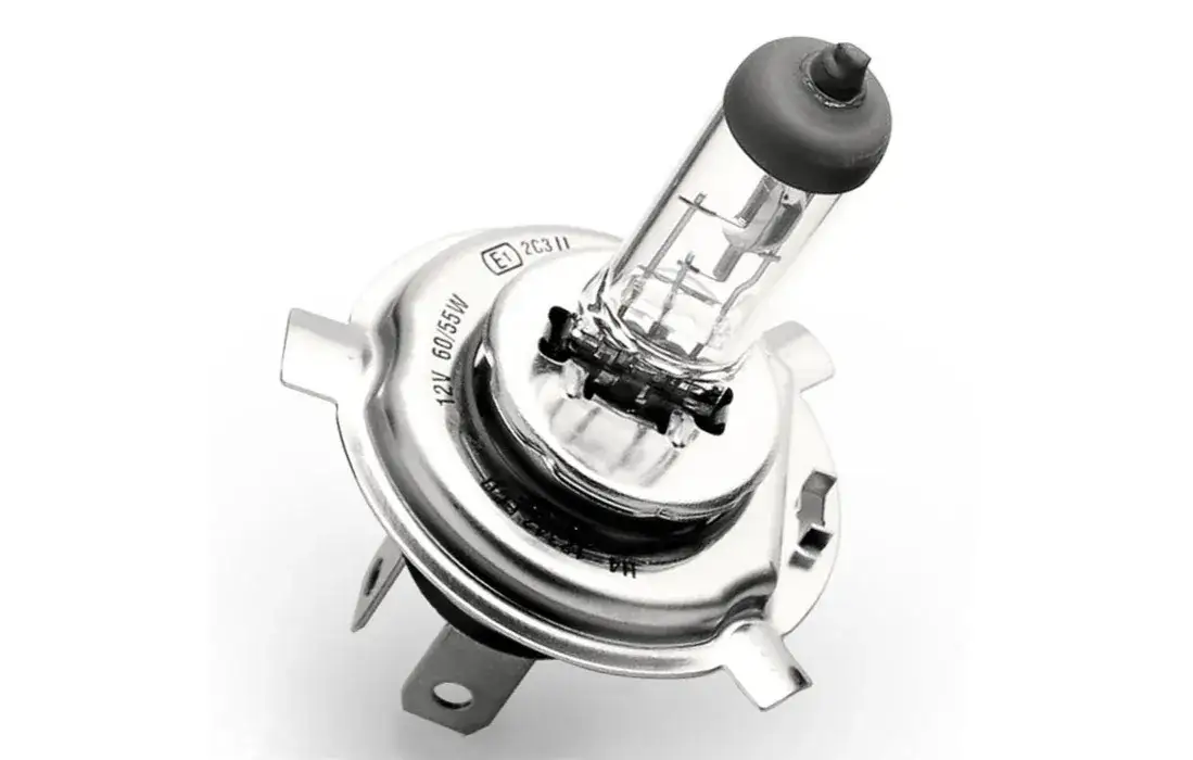 Zdjęcie Jak znaleźć plus w żarówce samochodowej i uniknąć błędów przy montażu