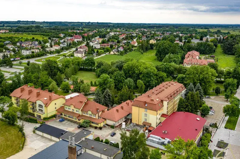 Zdjęcie Cennik NFZ w sanatorium Nida-Zdrój: co obejmuje pobyt i koszty