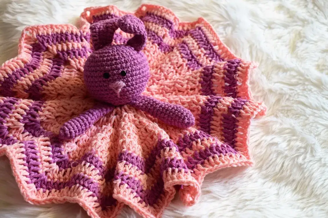 Zdjęcie Jak zrobić przytulankę dla niemowlaka - bezpieczne i łatwe kroki