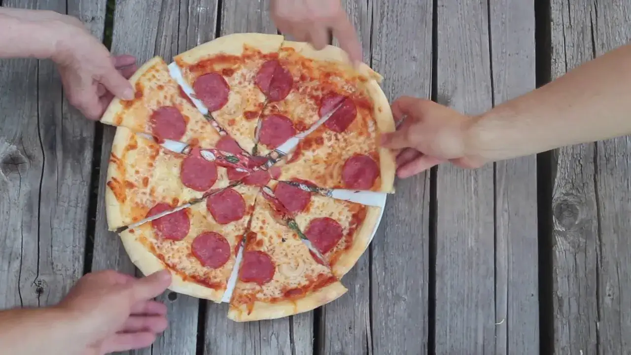 Zdjęcie Jak uformować pizzę idealnie i uniknąć najczęstszych błędów