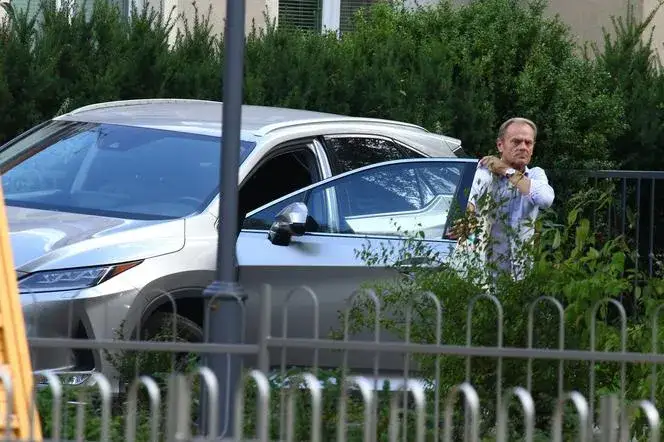 Zdjęcie Jakim samochodem jeździ Donald Tusk? Zaskakujące fakty o jego aucie