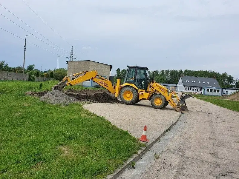 Zdjęcie Czy operator koparko-ładowarki może pracować na koparce? Fakty