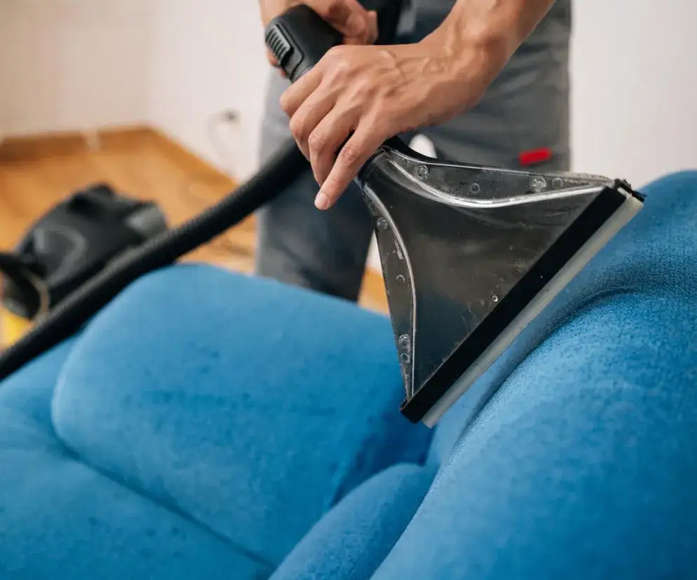 Zdjęcie Koszt obicia kanapy 2026: ile zapłacisz za renowację?