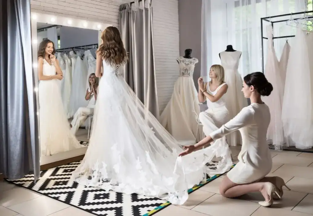 Zdjęcie Jak się przygotować do przymiarki sukni ślubnej, aby uniknąć rozczarowań