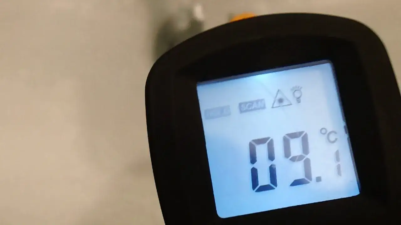 Zdjęcie Ile stopni ma woda w kranie? Poznaj jej temperaturę i bezpieczeństwo