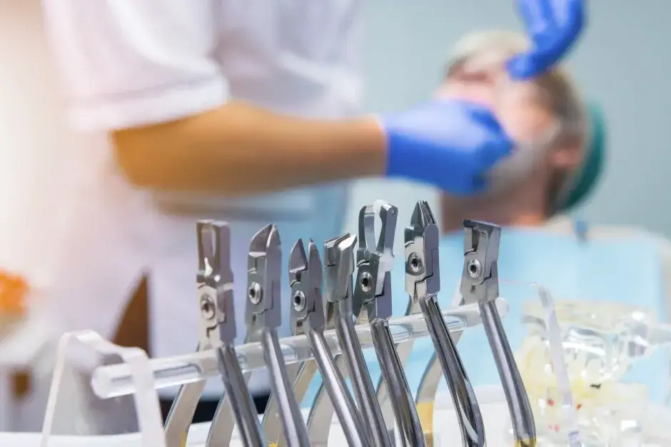 Zdjęcie Ile kosztuje ekstrakcja zęba? Ceny i czynniki wpływające na koszty