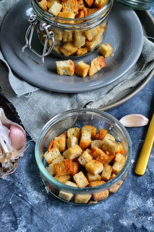 Zdjęcie Jak zrobić grzanki czosnkowe do zupy, które zachwycą Twoje podniebienie