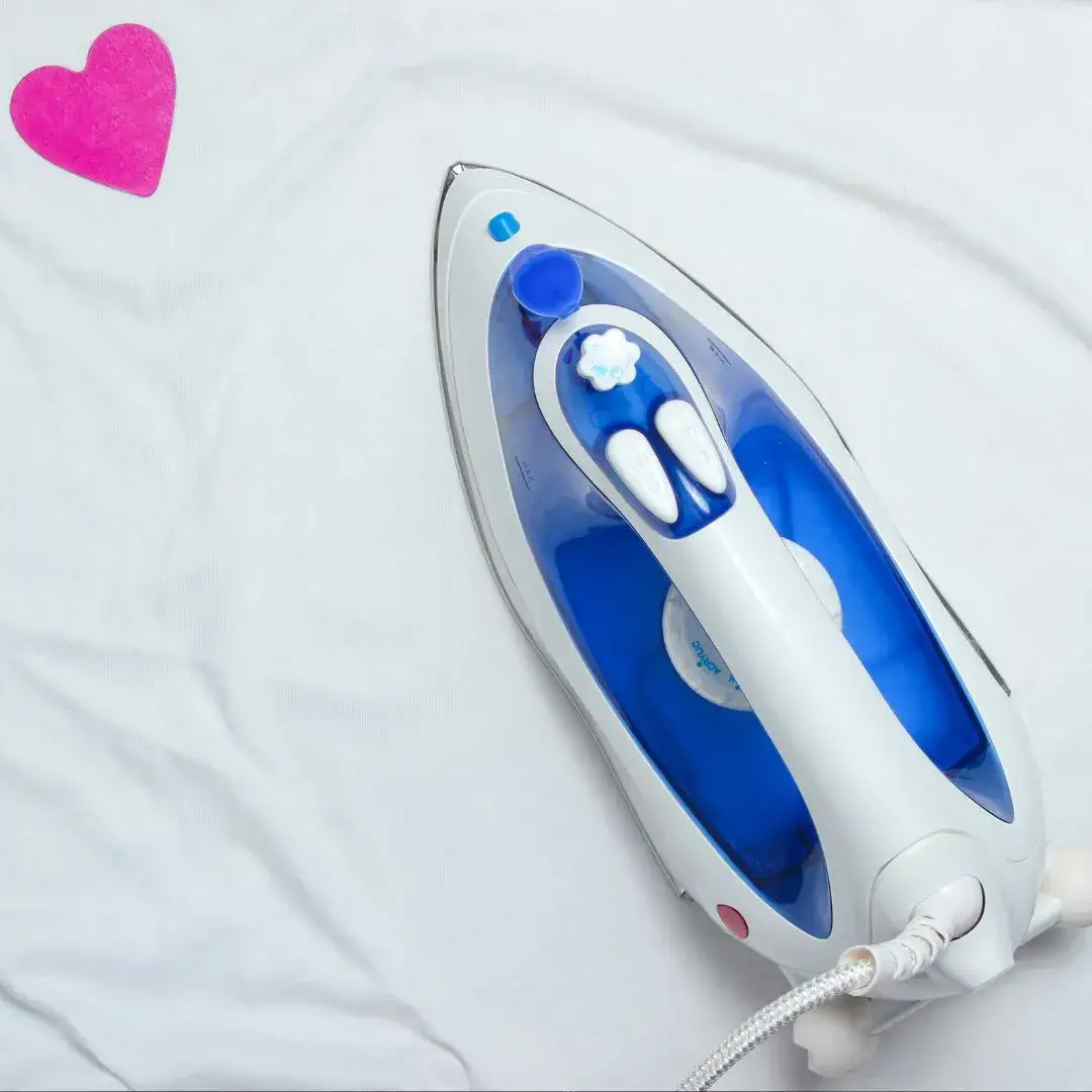 Zdjęcie Czy prasowanie zabija bakterie? Odkryj skuteczność tej metody higieny