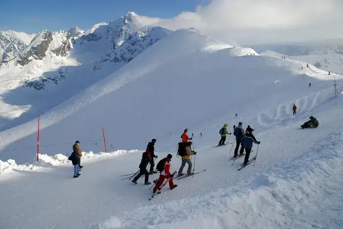 Zdjęcie Stacje Narciarskie Zakopane: Najlepsze Stoki i Atrakcje