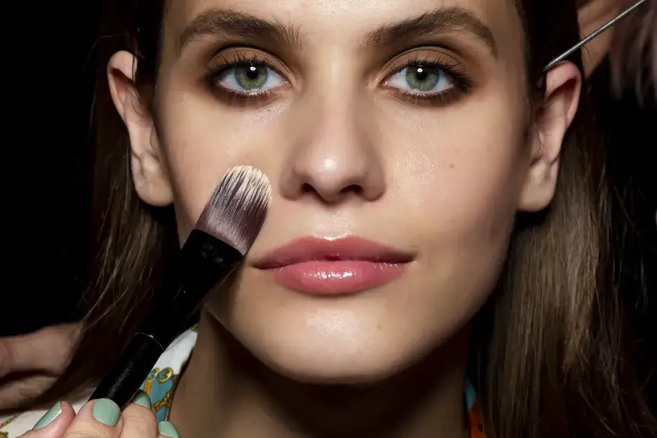 Zdjęcie Korektor na podkład czy pod - jak uniknąć błędów w makijażu?