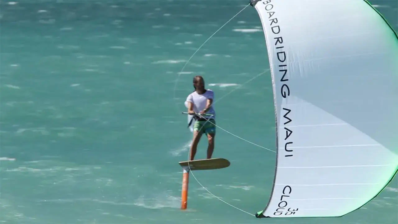 Zdjęcie Kitesurfing jaki latawiec na początek – wybierz najlepszy sprzęt dla siebie