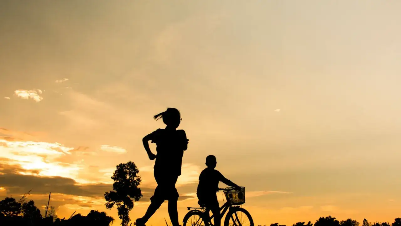 Zdjęcie Rower czy bieganie na brzuch - która forma aktywności lepsza dla Ciebie?