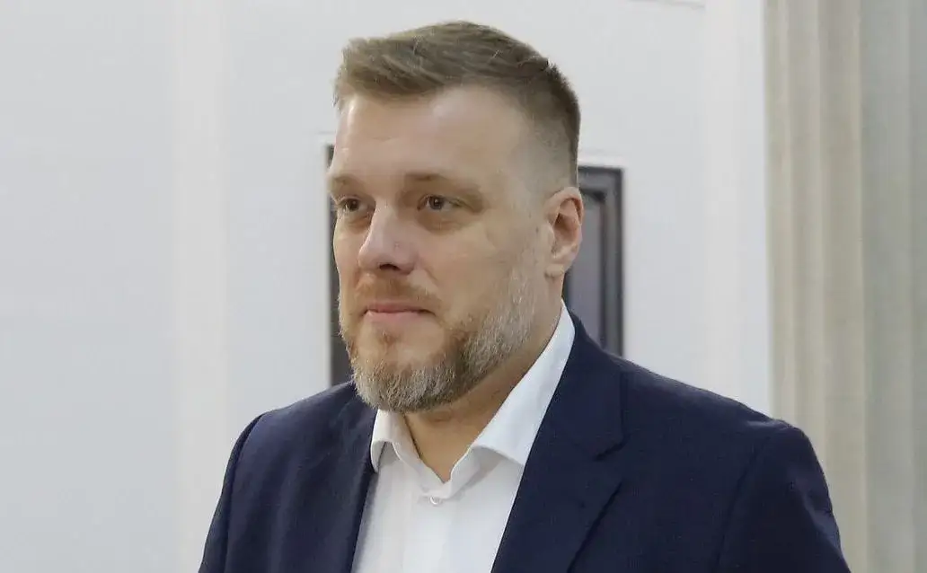 Zdjęcie Kim jest Adrian Zandberg? Poznaj jego polityczną drogę i plany