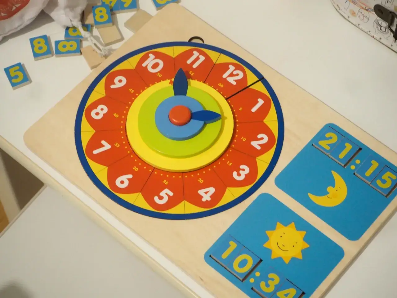 Zdjęcie Jak zrobić zegar z papieru dla dziecka - kreatywny projekt, który uczy czasu