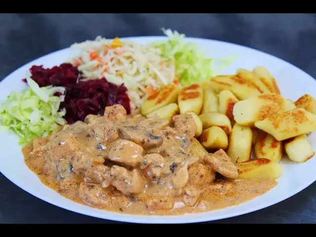 Zdjęcie Gulasz wieprzowo-drobiowy z pieczarkami - prosty przepis na obiad