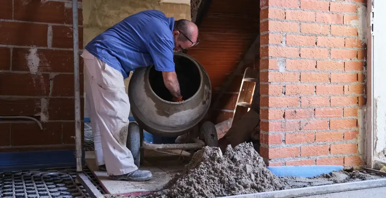 Zdjęcie Jak mieszać beton w betoniarce - uniknij najczęstszych błędów