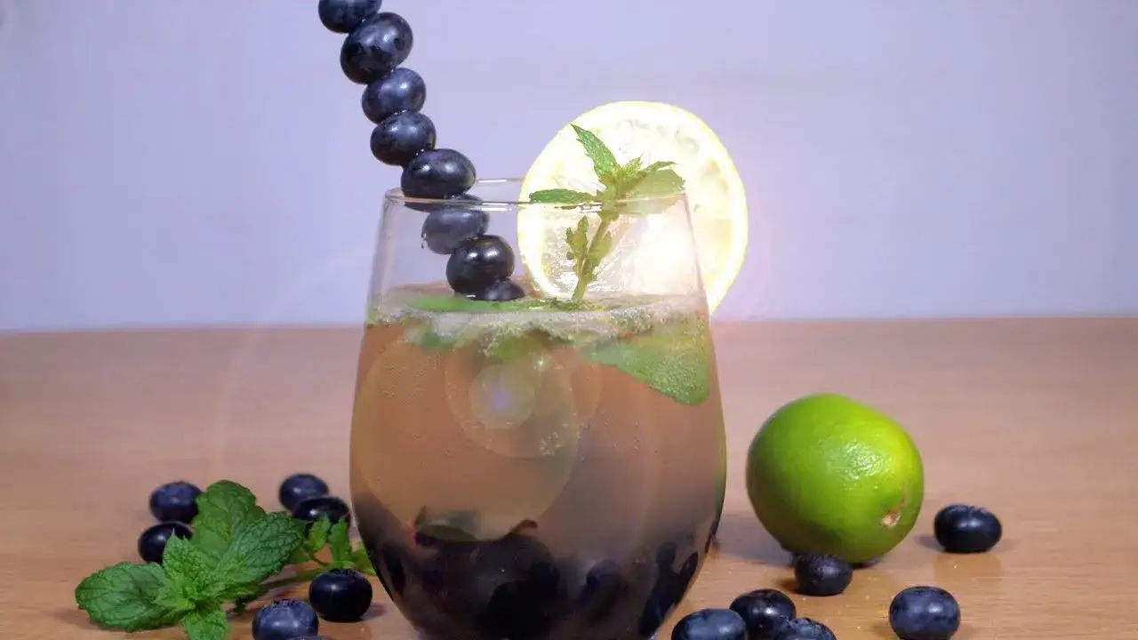 Zdjęcie Pyszne drinki z borówkami, które zachwycą Twoich gości