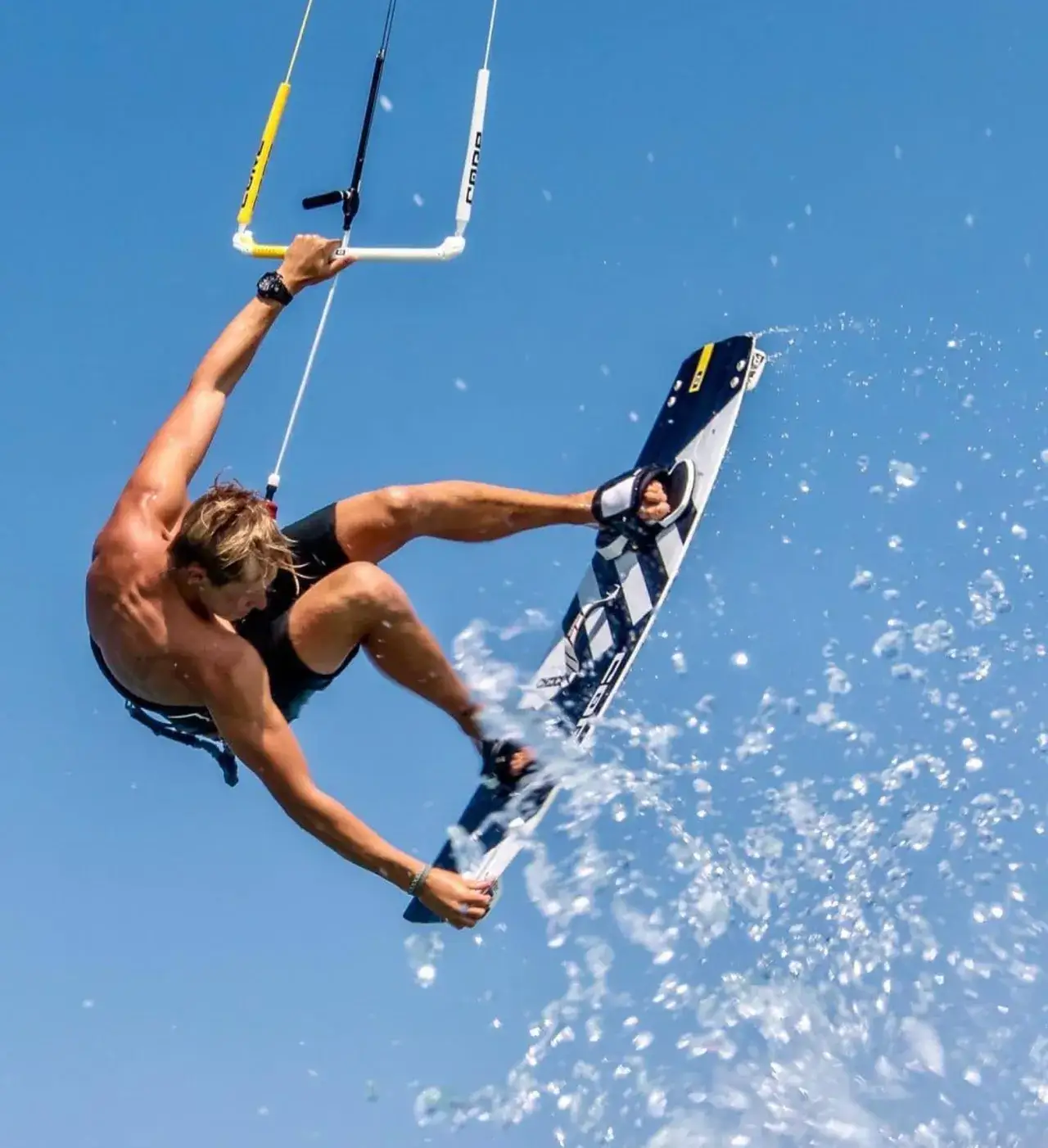 Zdjęcie Jaką deskę do kitesurfingu wybrać, aby uniknąć błędów?