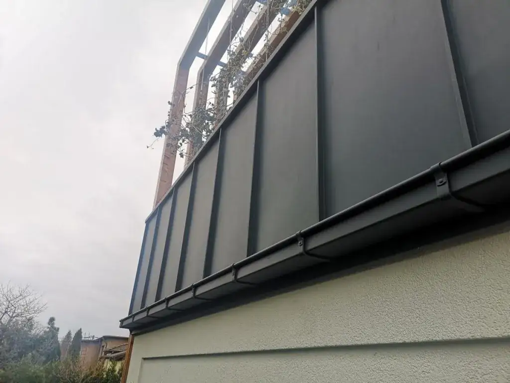 Zdjęcie Blacha na balkon - jak wybrać najlepszą i uniknąć problemów?