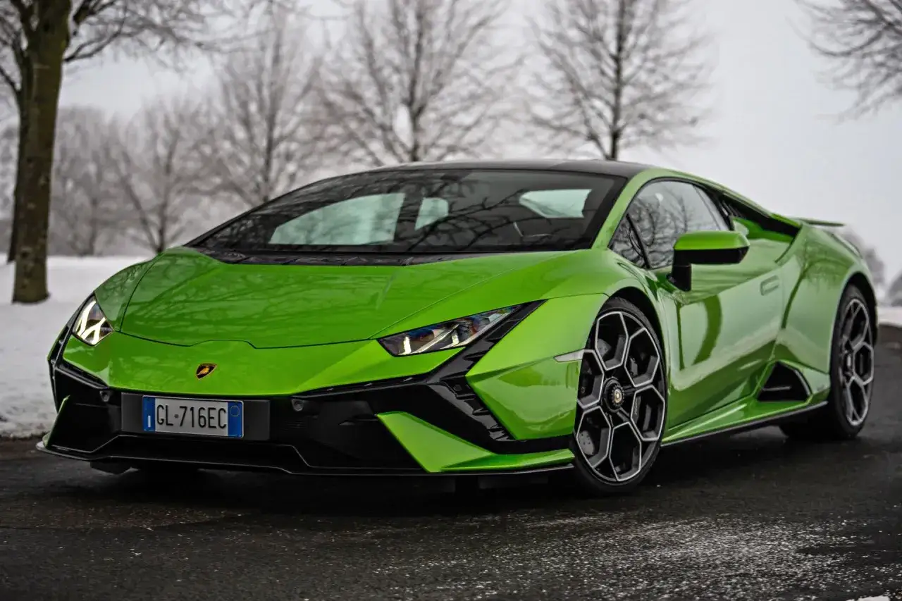 Zdjęcie Ile pali Lamborghini Huracan? Zaskakujące dane o spalaniu!