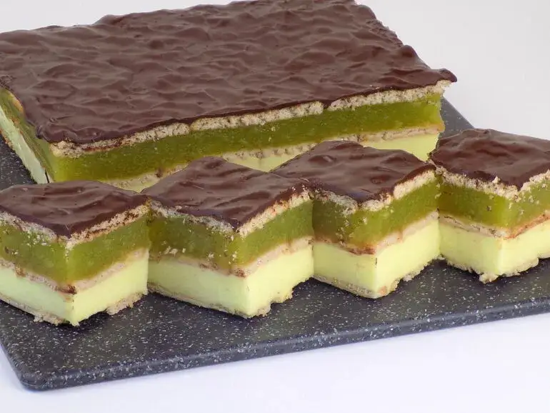 Zdjęcie Ciasto śmietnik z jabłkami - prosty przepis na pyszny deser