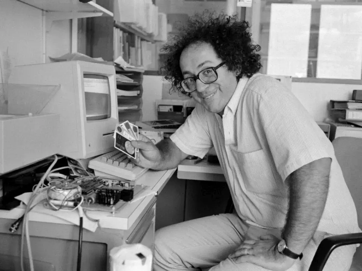 Zdjęcie Qui a inventé la carte sim ? L'histoire surprenante de son créateur