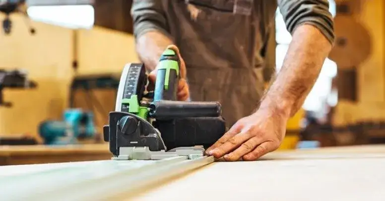 Zdjęcie Wyrzynarka czy pilarka – wybierz najlepsze narzędzie do cięcia