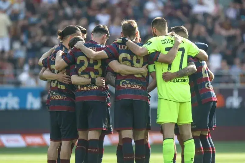 Zdjęcie O której mecz Pogoni Szczecin? Sprawdź czas i rywala!