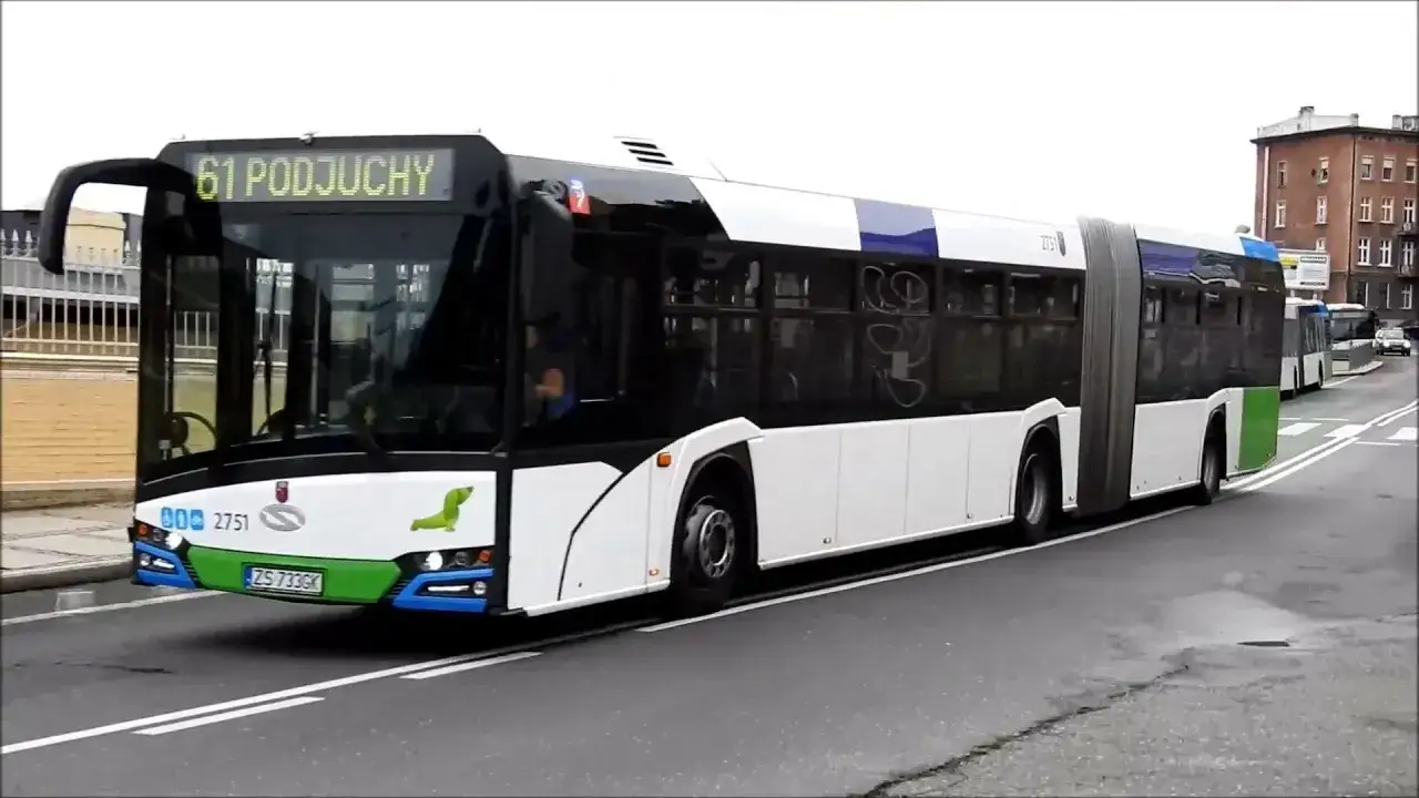 Zdjęcie Kto może jeździć za darmo komunikacją miejską w Szczecinie? Poznaj szczegóły.