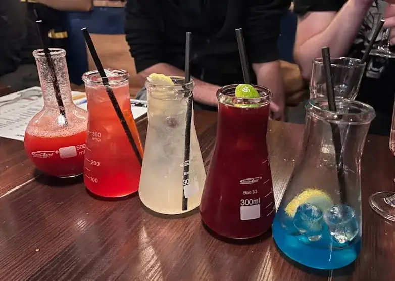 Zdjęcie Najlepsze koktajl bary w Warszawie, które zachwycą Twoje zmysły