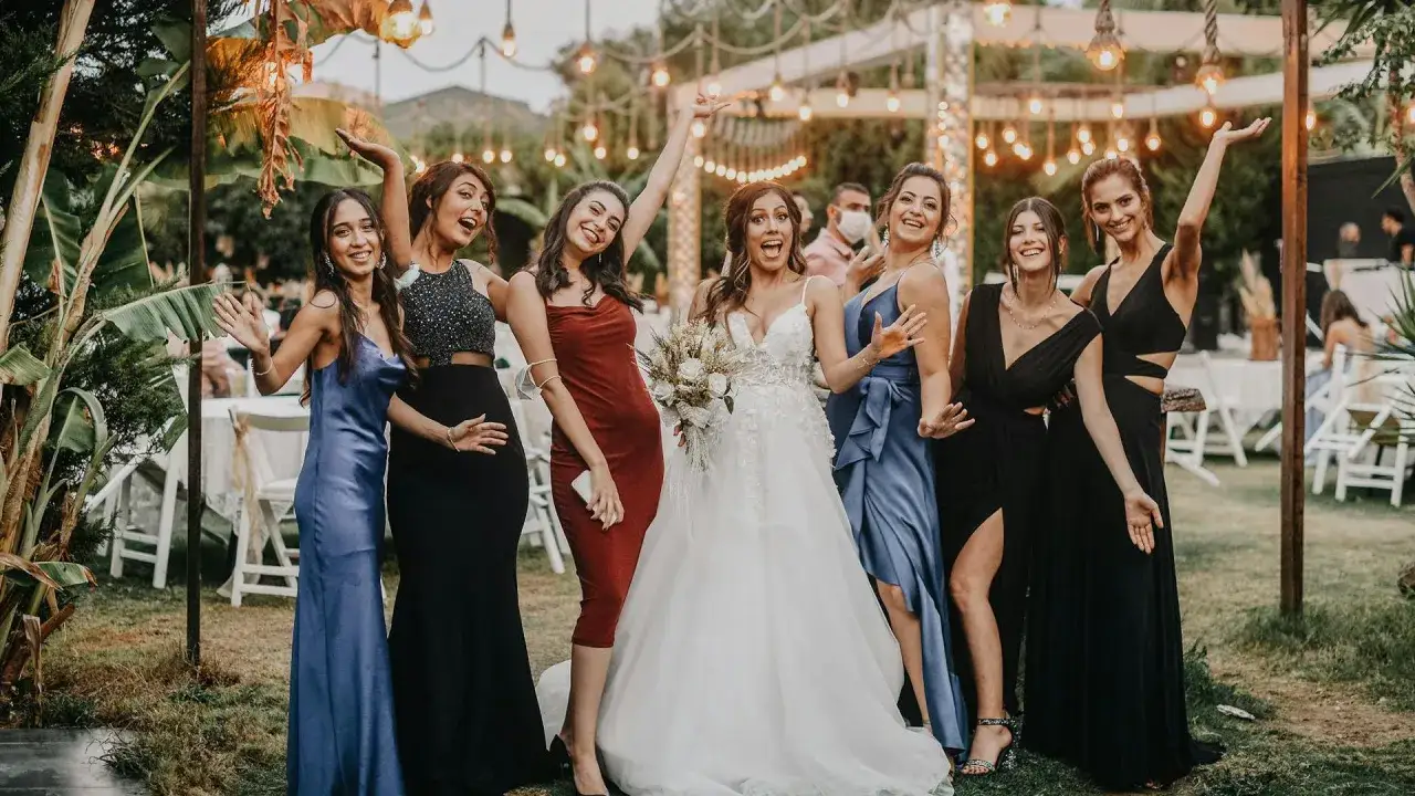 Zdjęcie Jak zrobić kok na wesele, aby wyglądać elegancko i stylowo