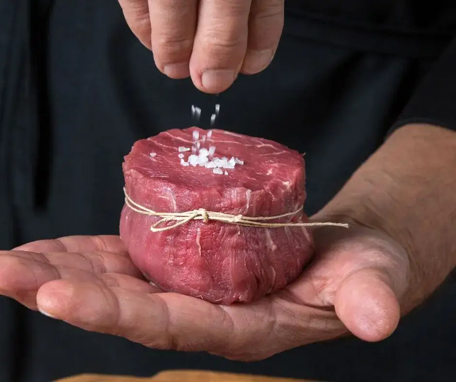 Zdjęcie Kiedy solić wołowinę na gulasz, aby uniknąć twardego mięsa