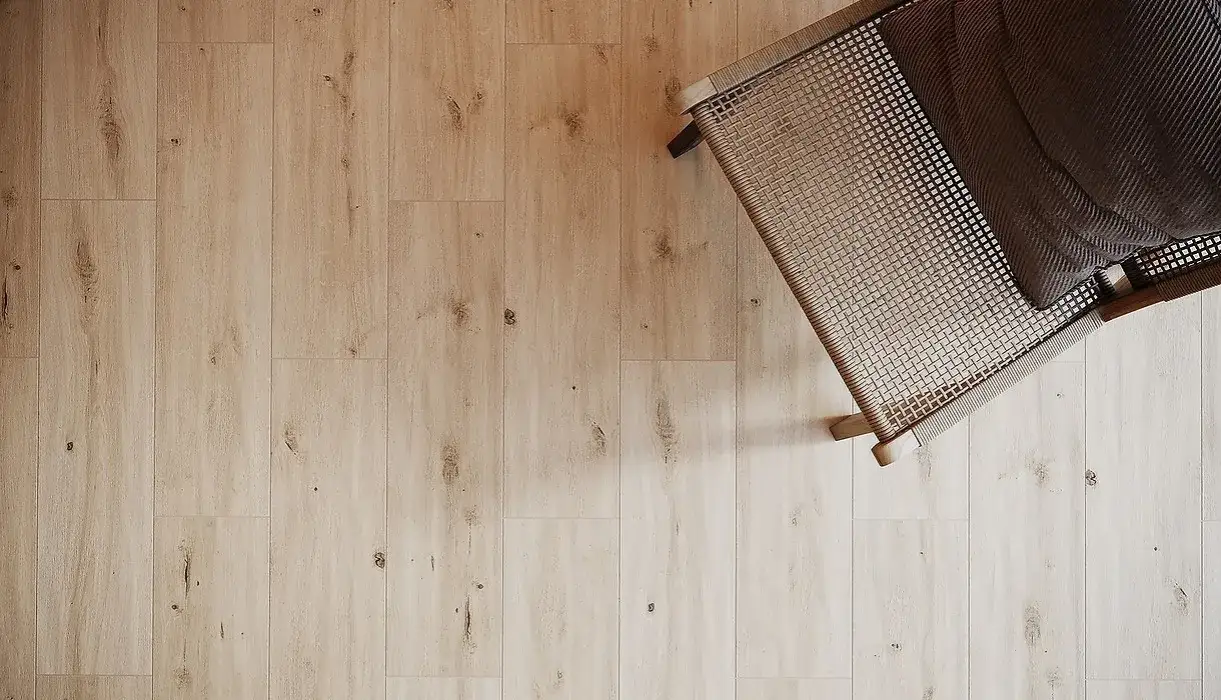 Zdjęcie Jak dobrać kolor fugi do płytek drewnopodobnych, by uniknąć błędów