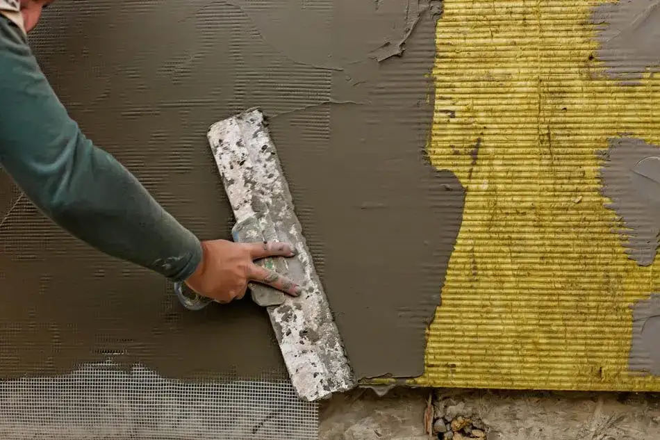 Zdjęcie Czy klejem do styropianu można kleić siatkę? Sprawdź, co musisz wiedzieć