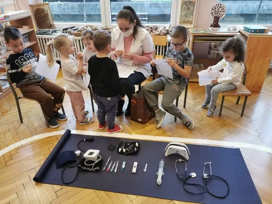 Zdjęcie Zajęcia z pielęgniarką w przedszkolu: jak pokonać lęk przed wizytą?