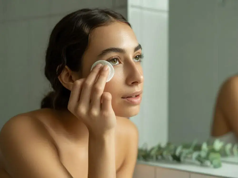 Zdjęcie Jak zmyć tusz do rzęs skutecznie i bez podrażnień skóry