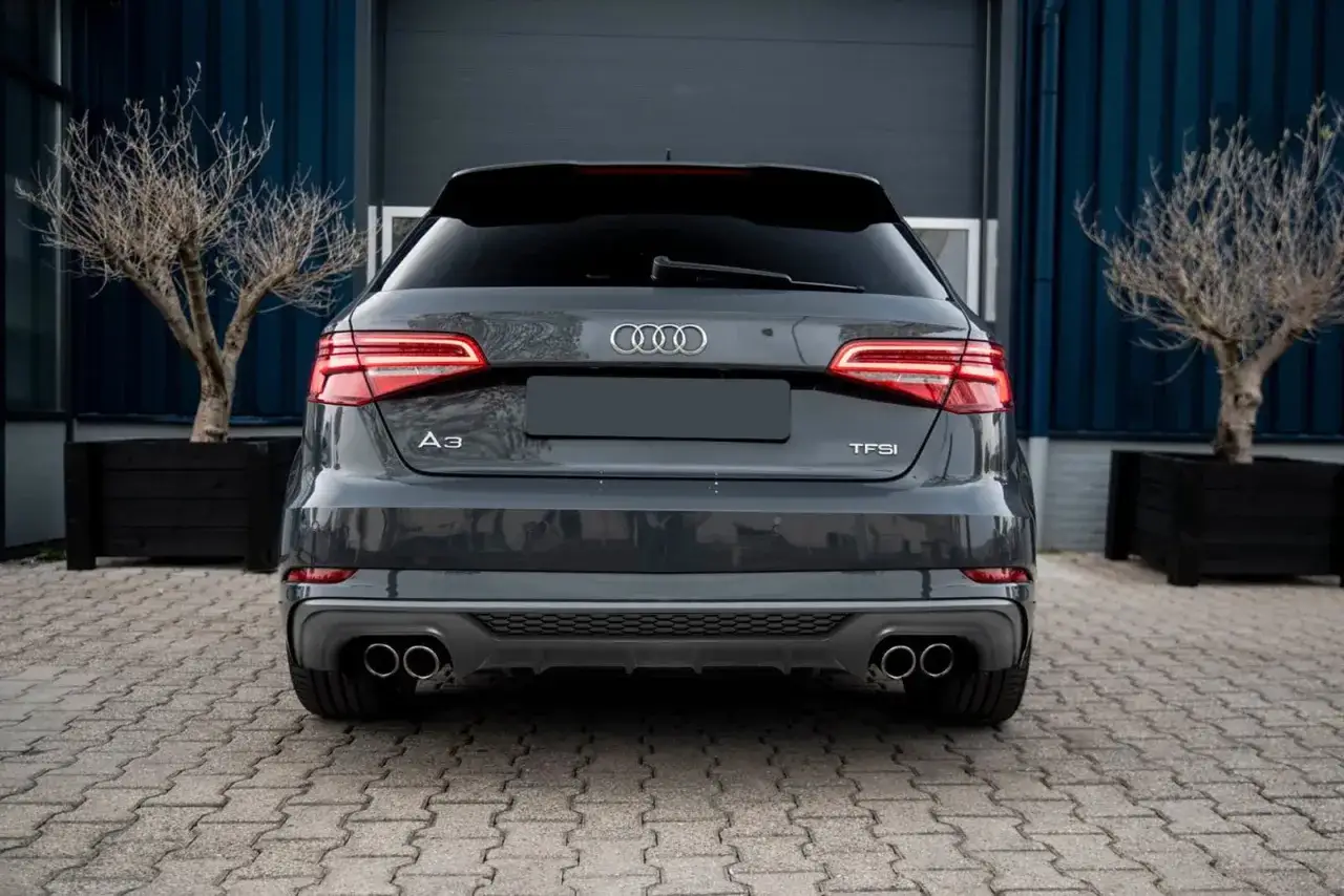 Zdjęcie Wygląd i design tyłu Audi A3 - rozmiary, lampy i bagażnik