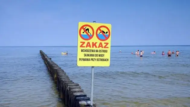 Zdjęcie Lista zamkniętych kąpielisk nad Bałtykiem: aktualne ostrzeżenia sanepidu