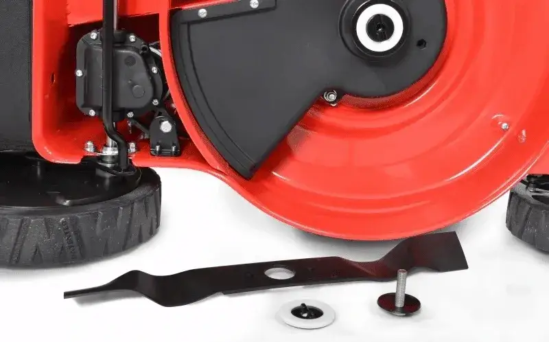 Zdjęcie Jak założyć nóż do kosiarki - uniknij błędów i zyskaj idealne koszenie