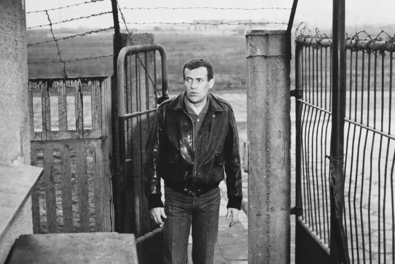 Zdjęcie Zbrodniarz który ukradł zbrodnię obsada – kto zagrał w ten fascynujący film?