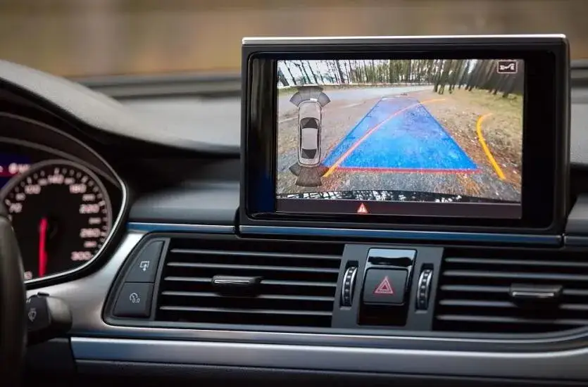 Zdjęcie Jak zamontować kamerę w samochodzie - uniknij najczęstszych błędów