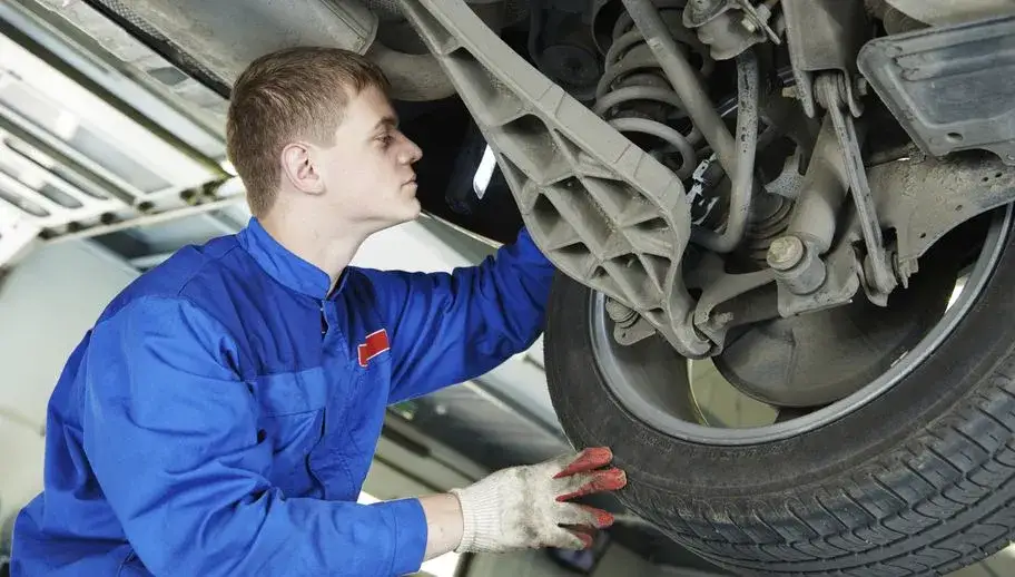 Zdjęcie Kiedy wymienić amortyzatory w Passat B5? Oto 7 ważnych objaw&oacute;w
