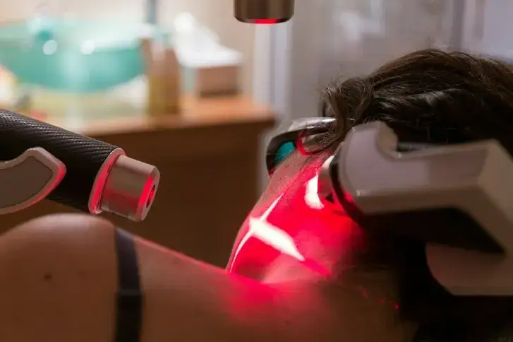 Zdjęcie Rehabilitacja laserem na czym polega i jak może przyspieszyć leczenie