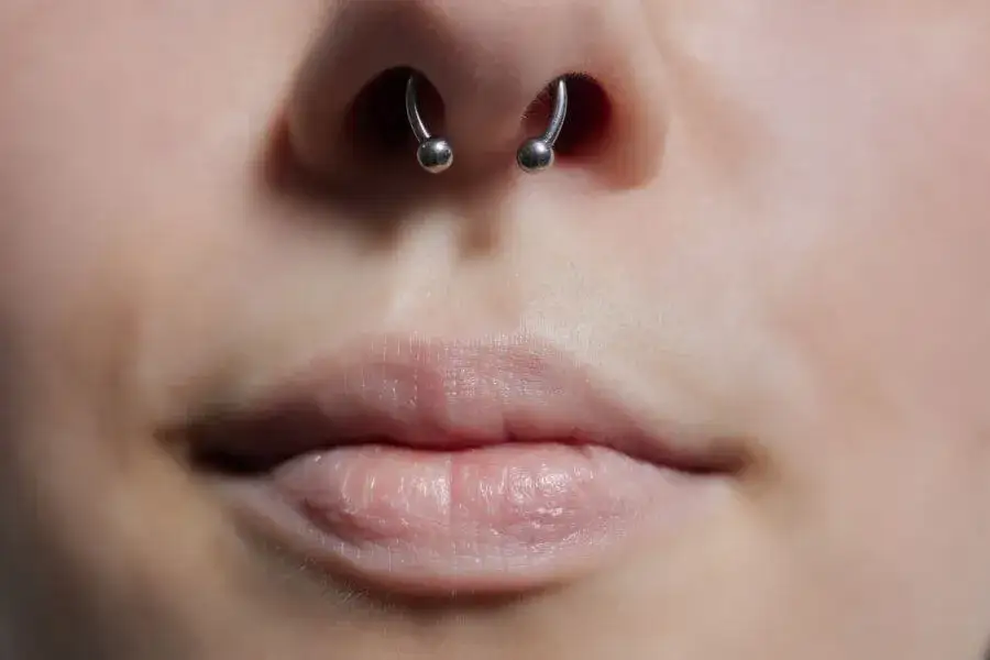 Zdjęcie Jaki kolczyk do septum wybrać, aby uniknąć błędów i podrażnień