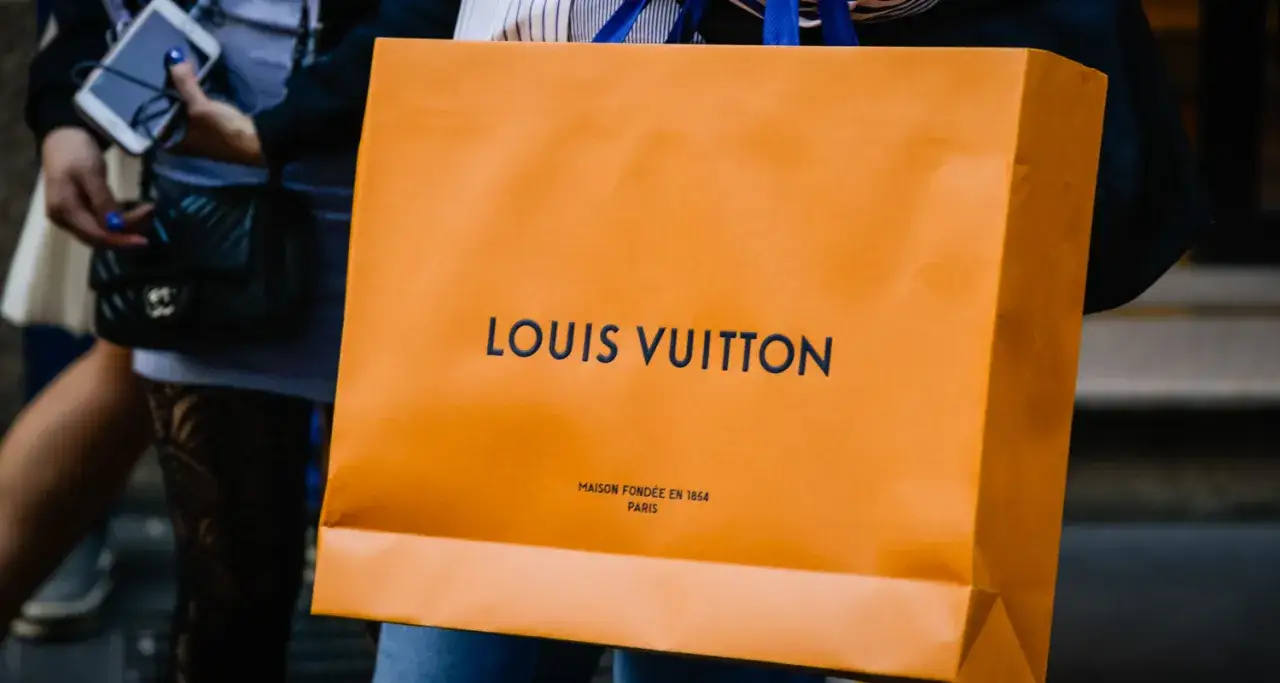 Zdjęcie Ile kosztuje winda Louis Vuitton? Poznaj zaskakujące ceny i opcje